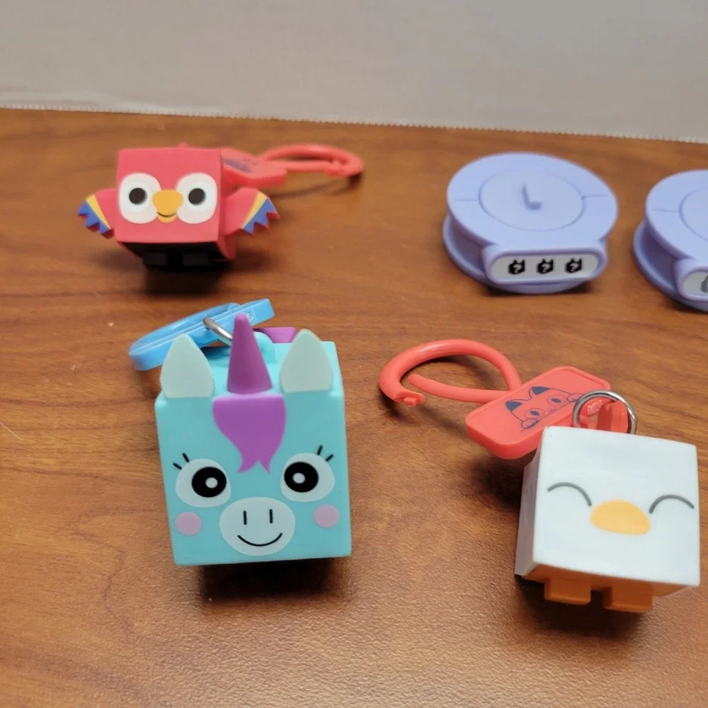 Pet Simulator X lot of 4 keychain / backpack clip on‎